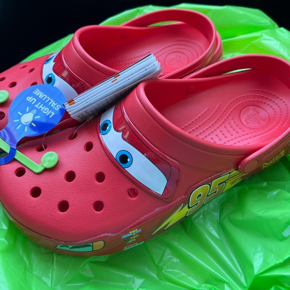 CROCS Shoes New With Tags Rare Lighting Mcqueen Kachow Red Cars X